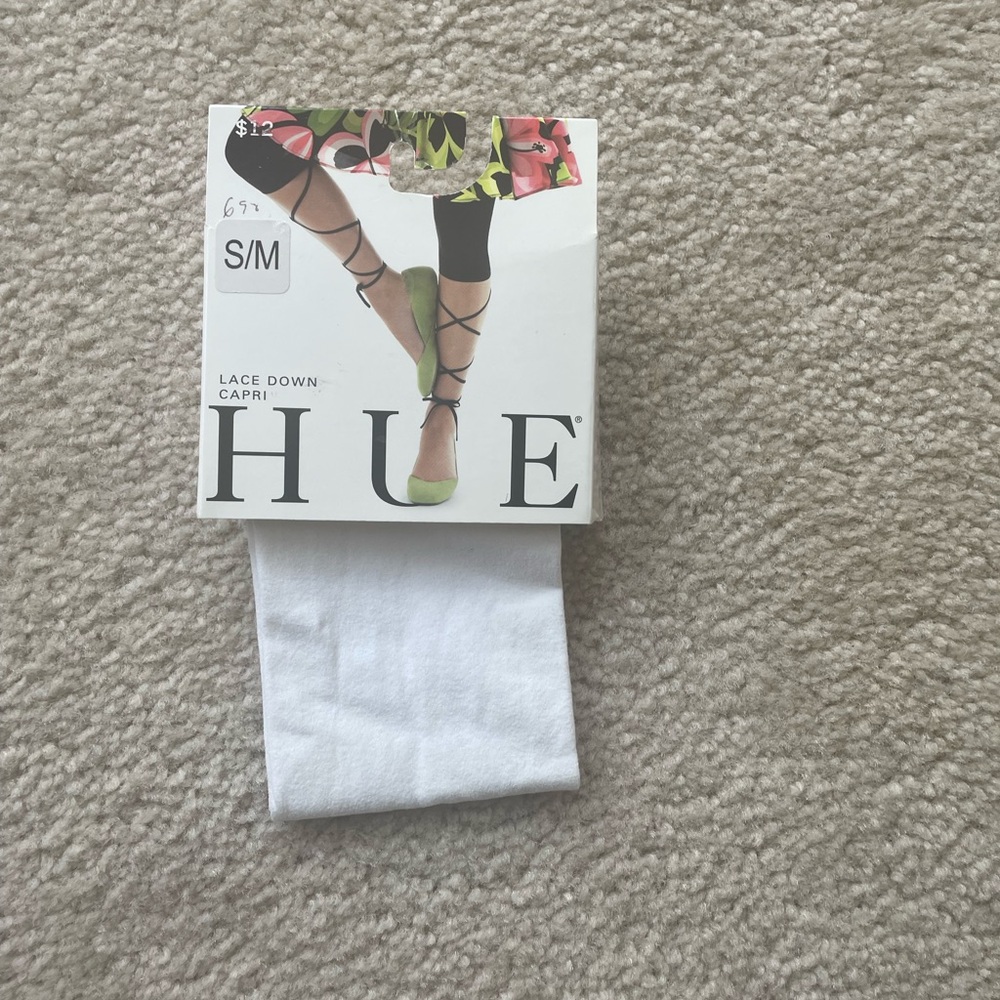 HUE White Lace Down Capri Socks